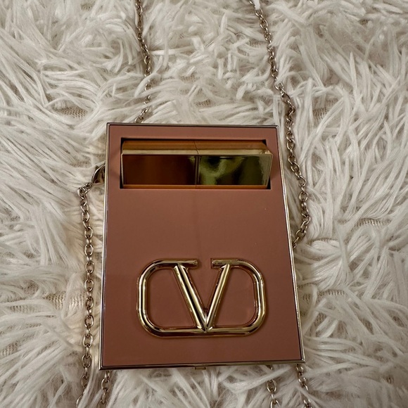 Limited Edition Go- Clutch Nude Edition powder & lipstick - Picture 4 of 9